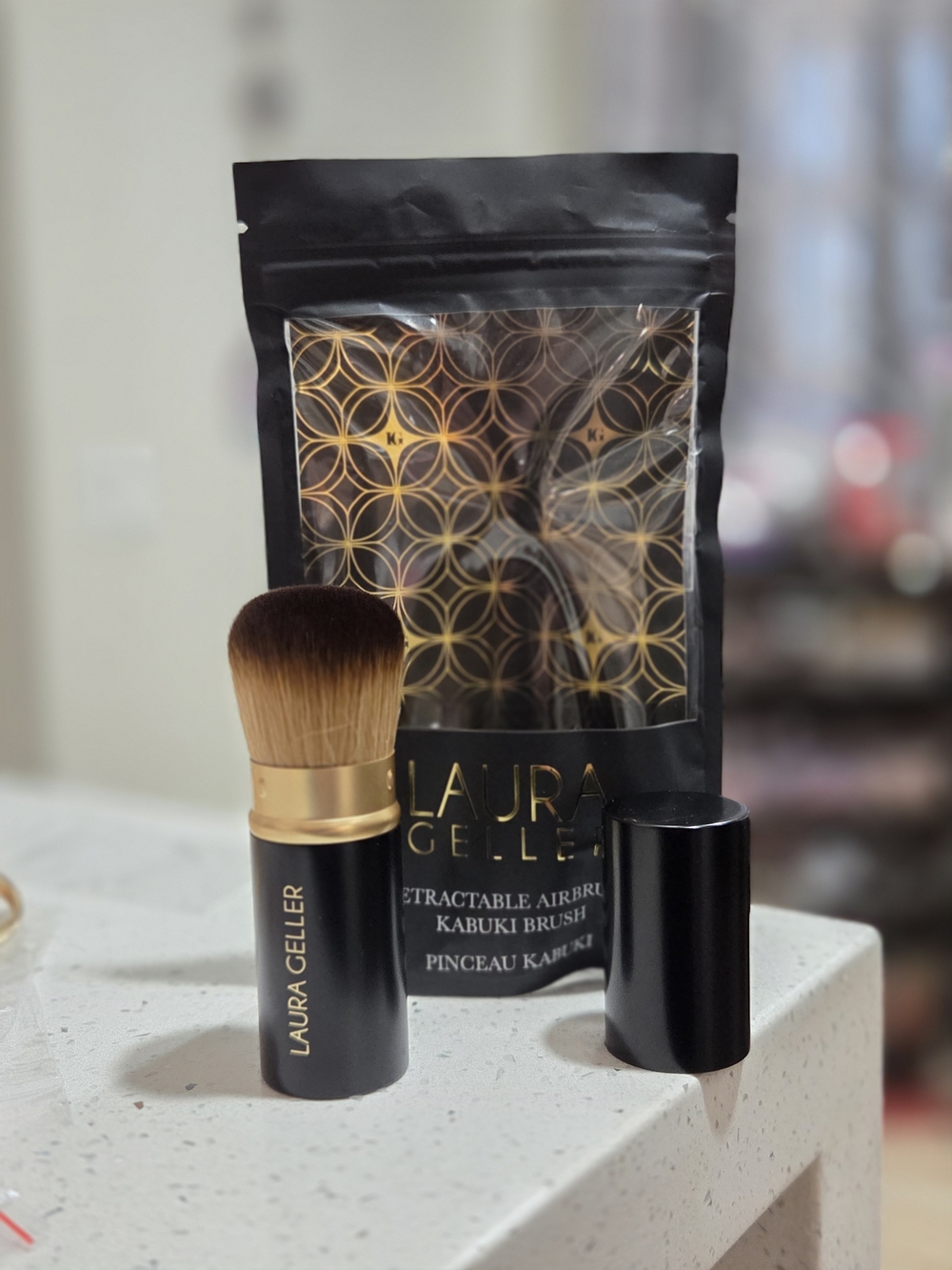 Laura Geller Retractable Kabuki Brush - Black & Gold